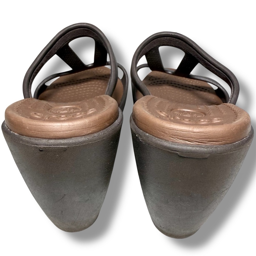 Crocs Cyprus II Sandals in Espresso/Bronze - Picture 5 of 8